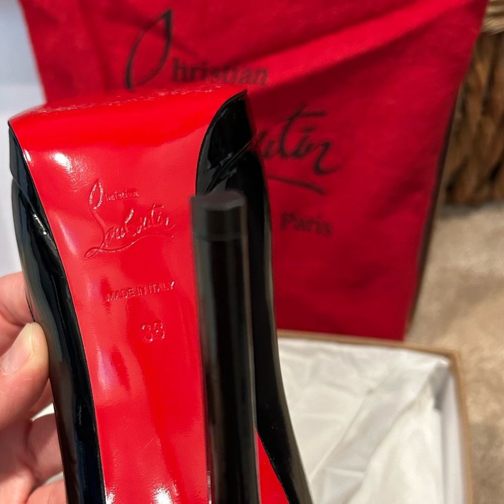 Christian Louboutin So Kate. Size 8. Black, 4inch high. Used once - Picture 8 of 8